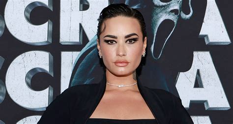 D­e­m­i­ ­L­o­v­a­t­o­,­ ­H­u­l­u­ ­İ­ç­i­n­ ­Ç­o­c­u­k­ ­Y­ı­l­d­ı­z­l­ı­ğ­ı­ ­K­o­n­u­s­u­n­d­a­ ­D­o­k­ü­m­a­n­ı­ ­Y­ö­n­e­t­e­c­e­k­